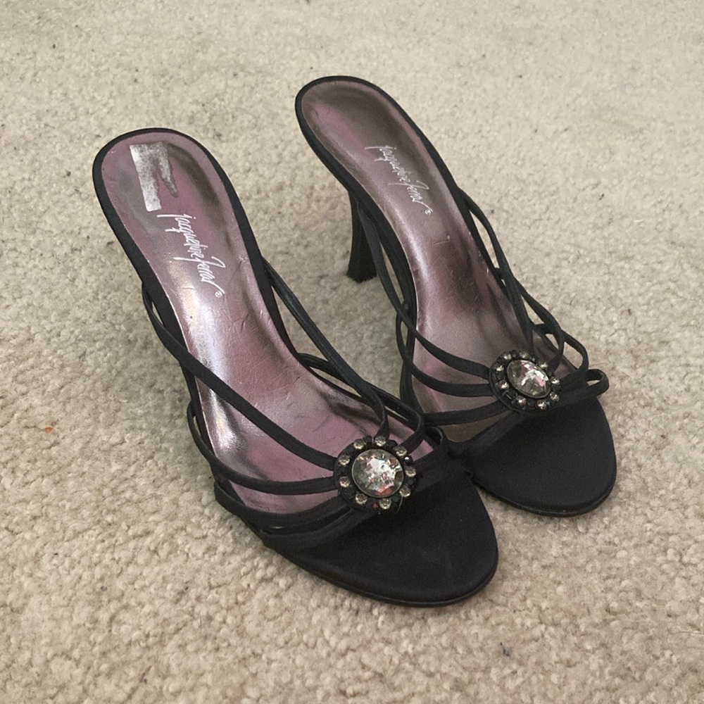 Jacqueline Ferrar Black Heels Classic Design
